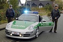 Das TUNE IT! SAFE!-Polizei-Fahrzeug auf Basis Porsche 997, von Tech Art getunt, erreicht mit 370 PS eine Spitze von knapp 300 km/h. Foto: TUNE IT! SAFE!